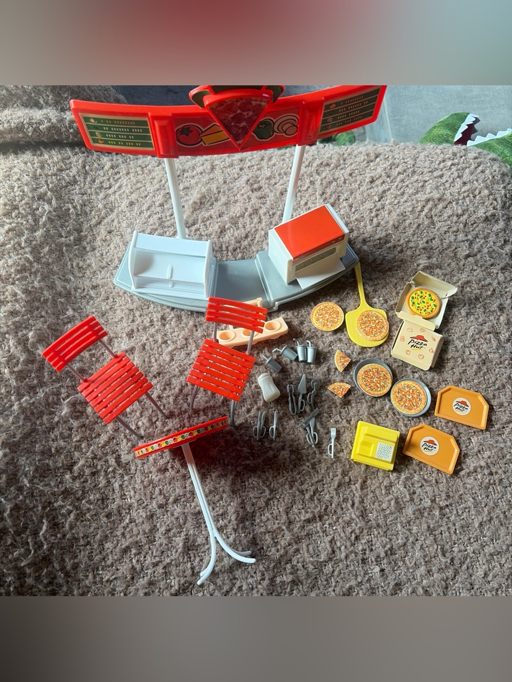 VTG Mattel Barbie Pizza Hut Restaurant Pizza Party Accessories Used Chairs Food
